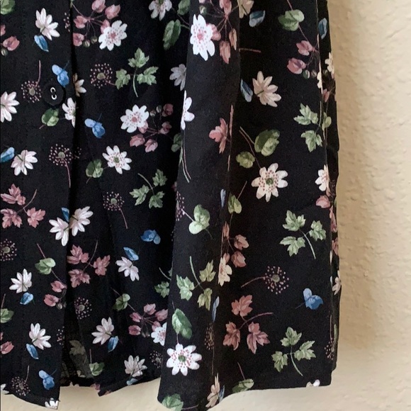 Black floral midi with button front🌸 - Picture 6 of 13